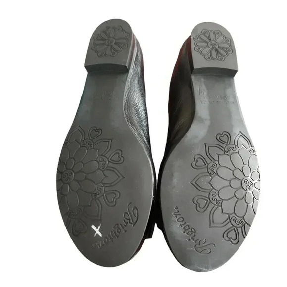 New Brighton "BOW" Slip On Flats Embellished Size 8 - Picture 4 of 4